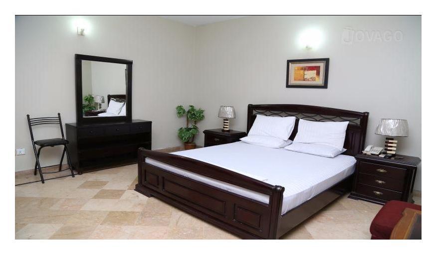 Luxury Inn Карачи Екстериор снимка