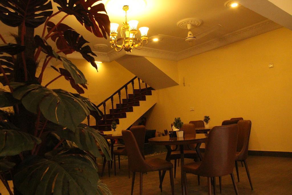 Luxury Inn Карачи Екстериор снимка
