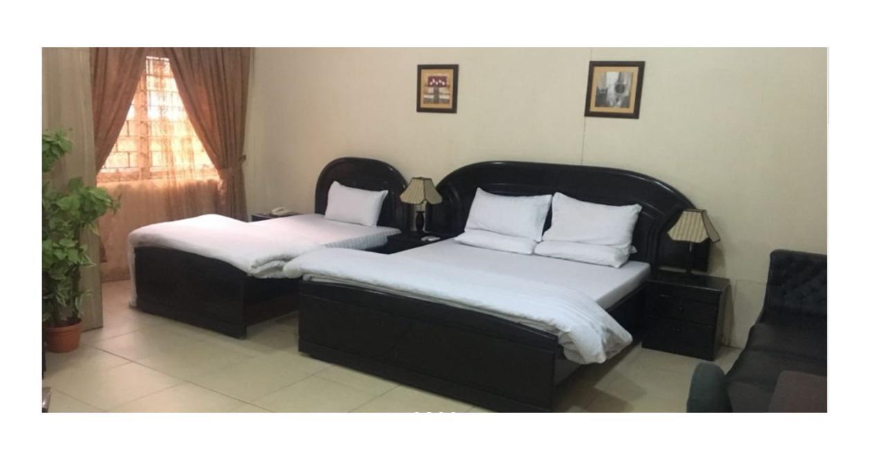 Luxury Inn Карачи Екстериор снимка