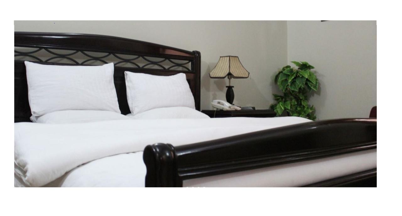 Luxury Inn Карачи Екстериор снимка