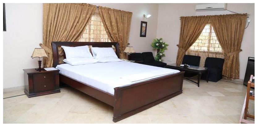 Luxury Inn Карачи Екстериор снимка