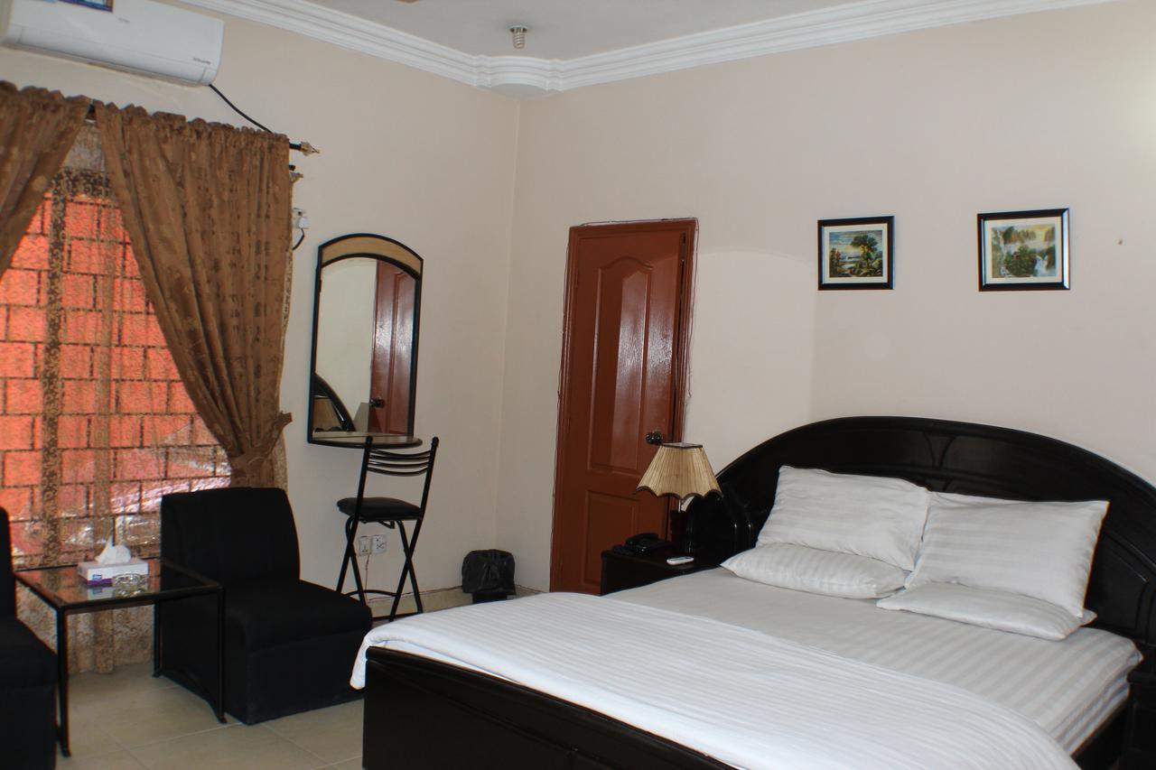 Luxury Inn Карачи Екстериор снимка