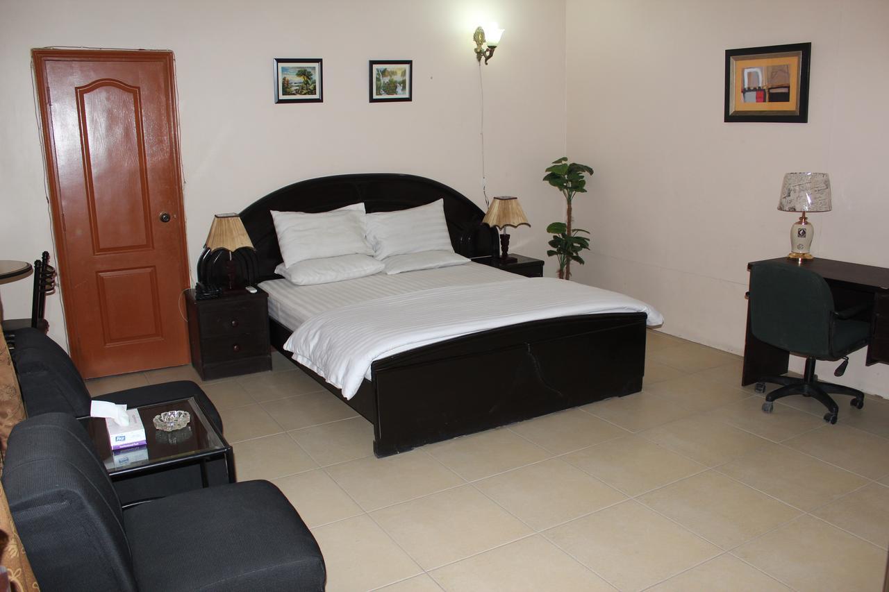 Luxury Inn Карачи Екстериор снимка
