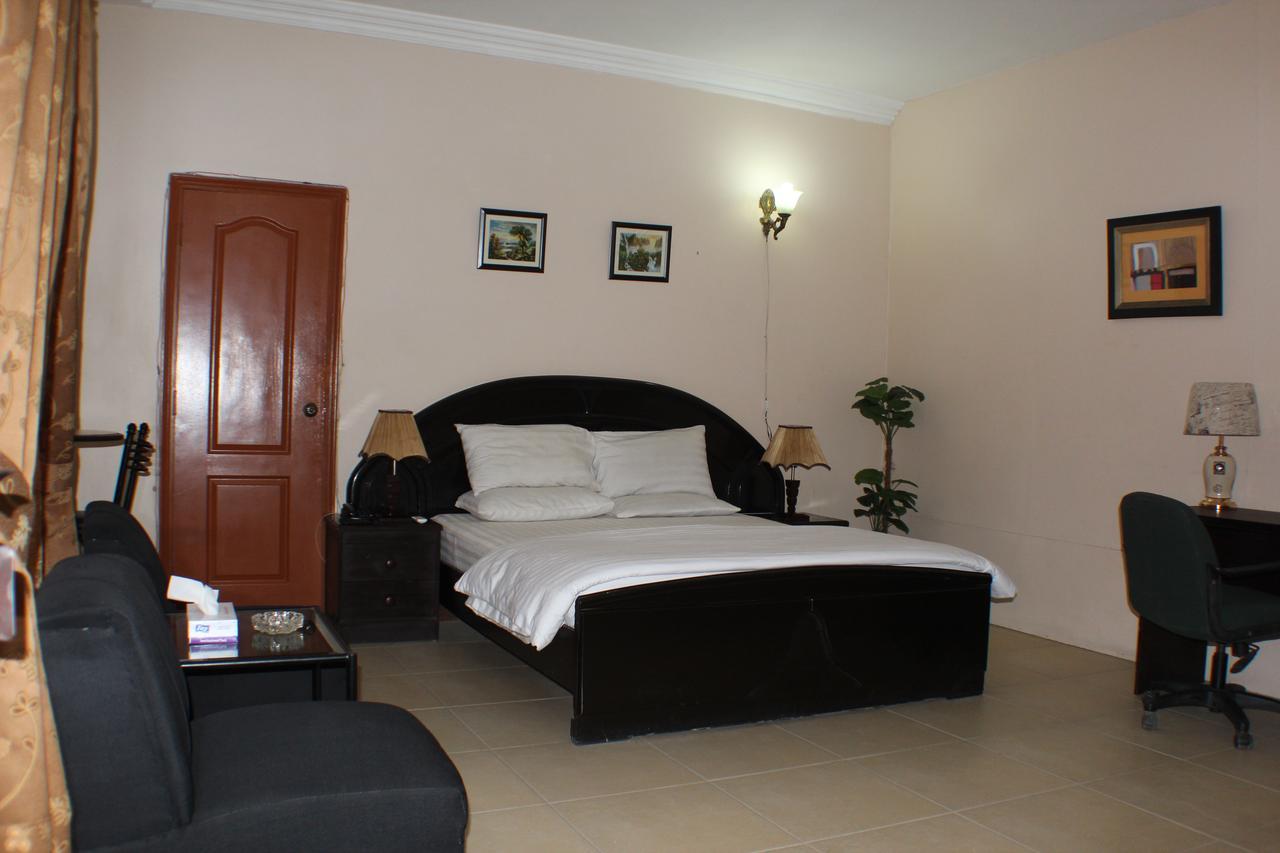Luxury Inn Карачи Екстериор снимка