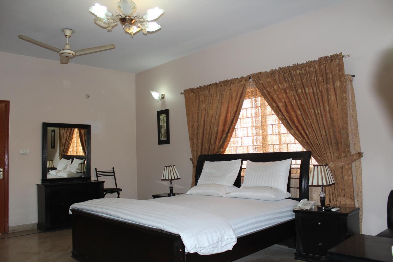 Luxury Inn Карачи Екстериор снимка