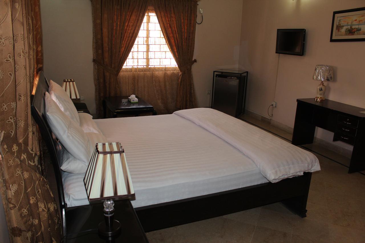 Luxury Inn Карачи Екстериор снимка
