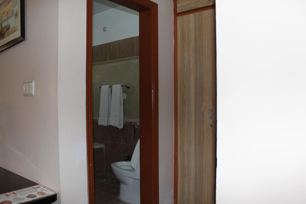 Luxury Inn Карачи Екстериор снимка