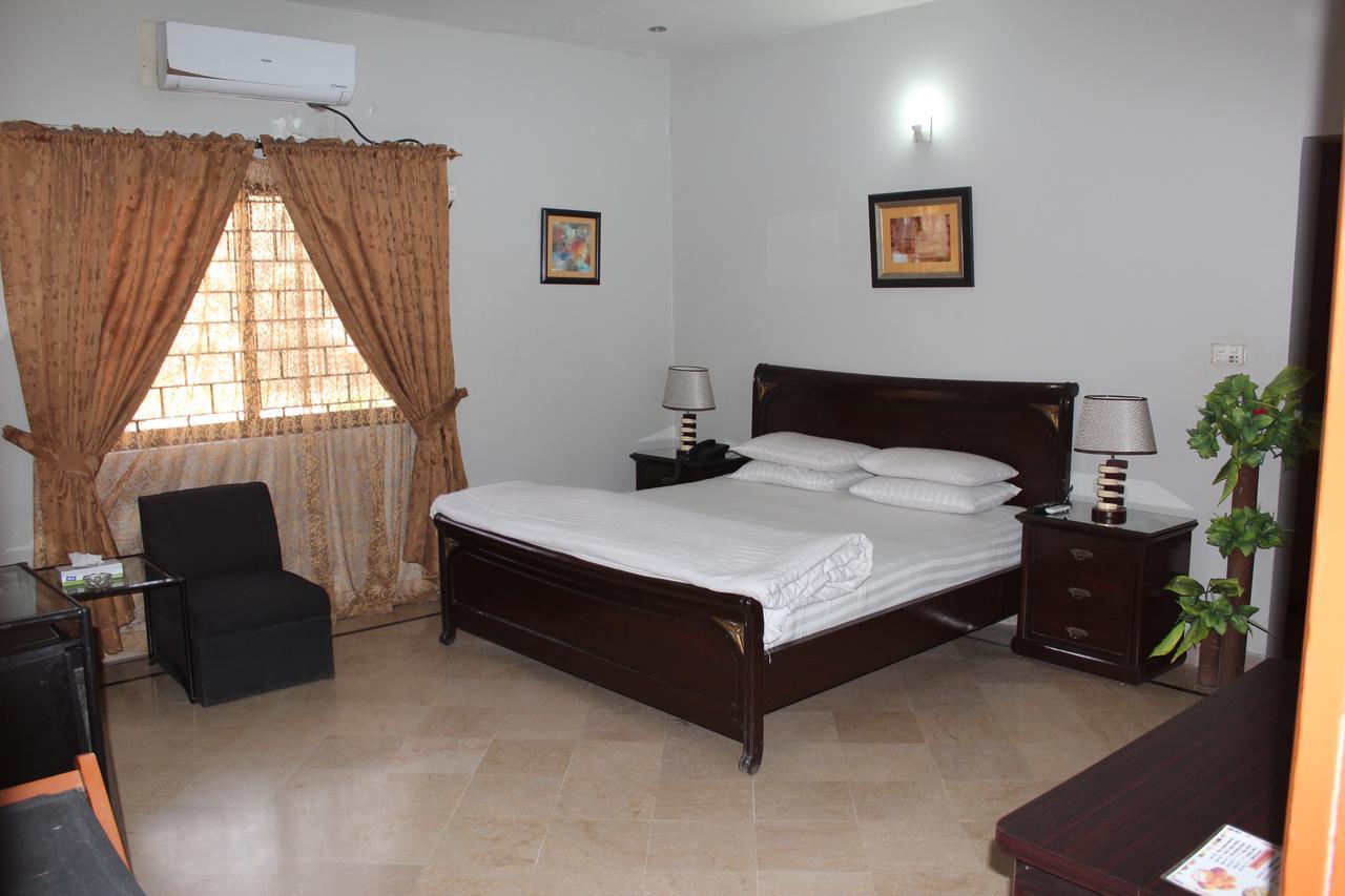 Luxury Inn Карачи Екстериор снимка