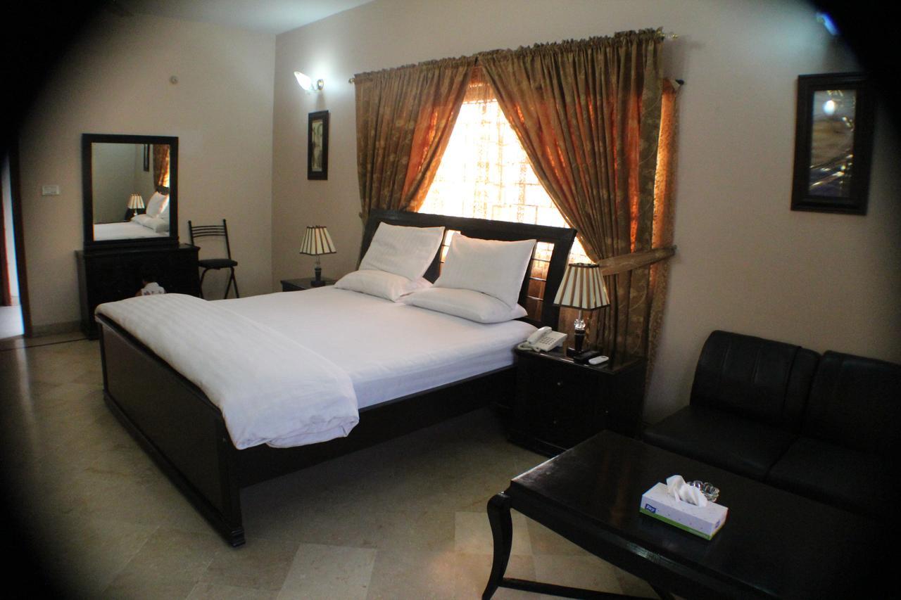 Luxury Inn Карачи Екстериор снимка