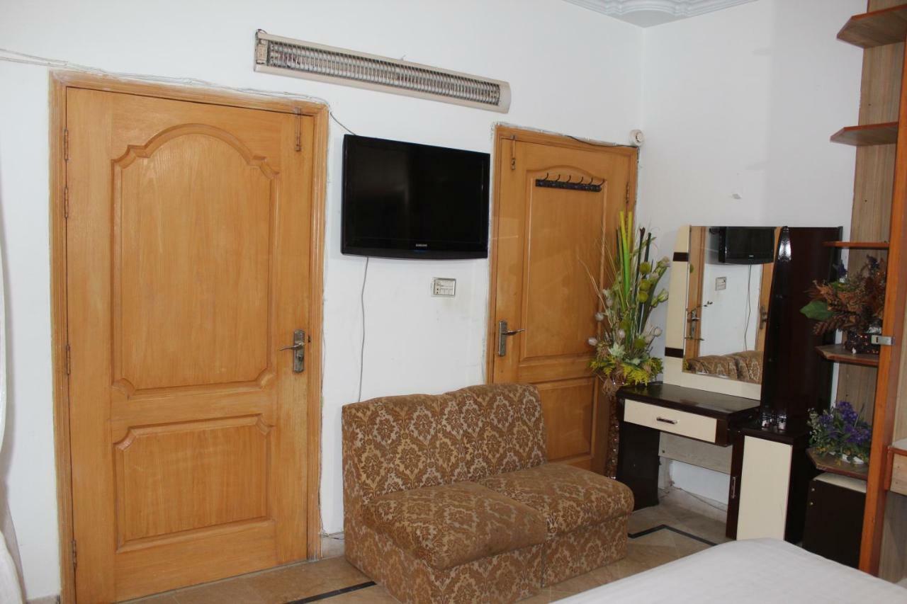 Luxury Inn Карачи Екстериор снимка