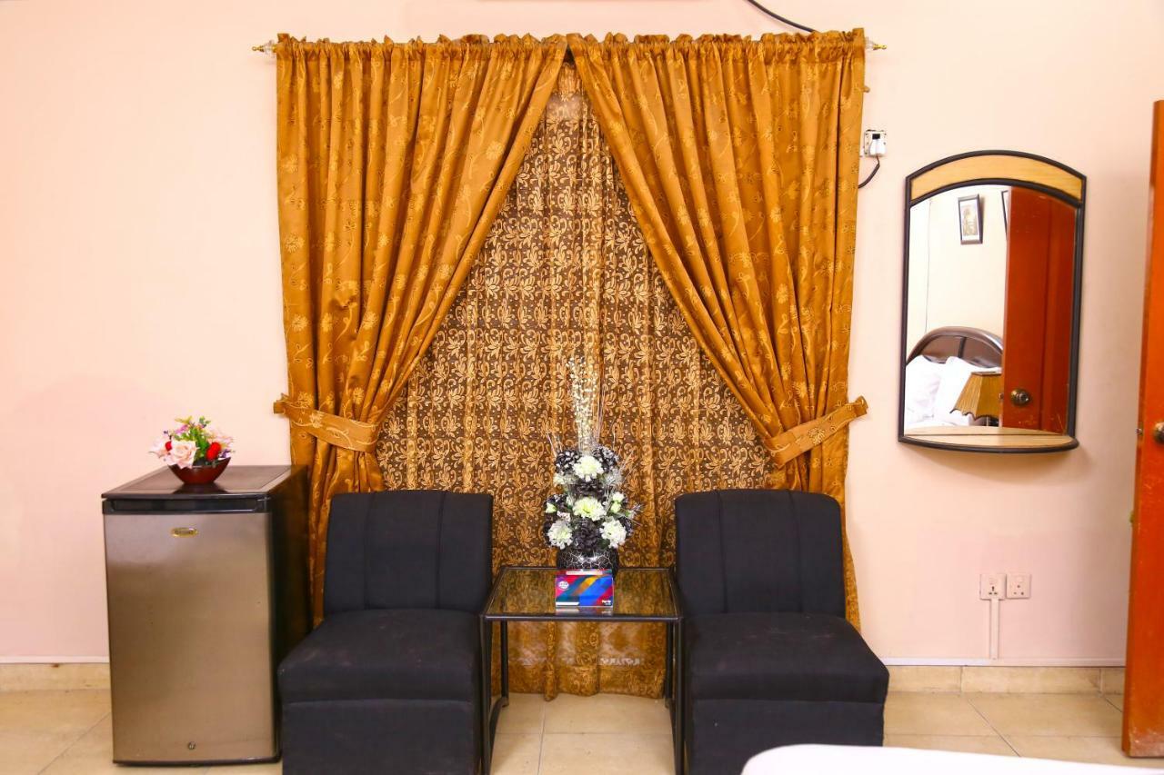Luxury Inn Карачи Екстериор снимка