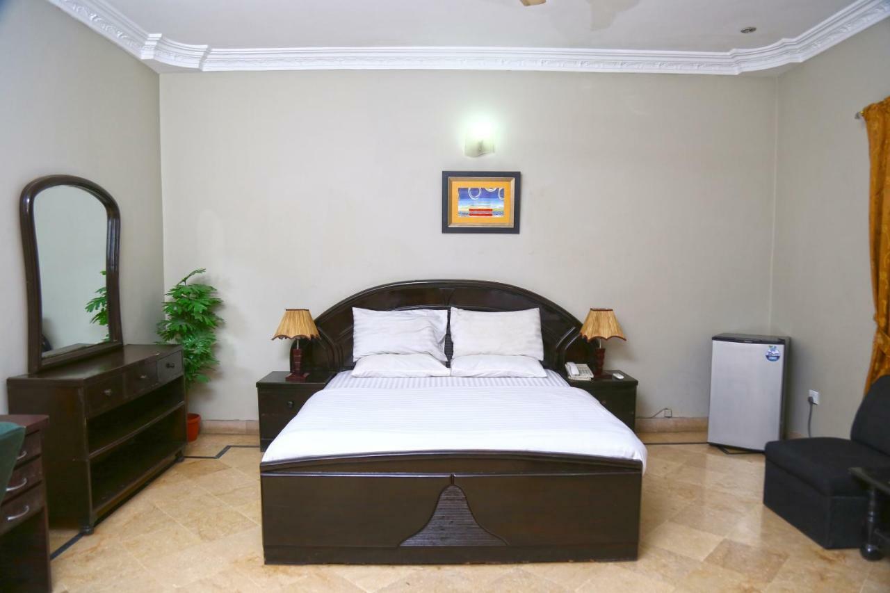 Luxury Inn Карачи Екстериор снимка
