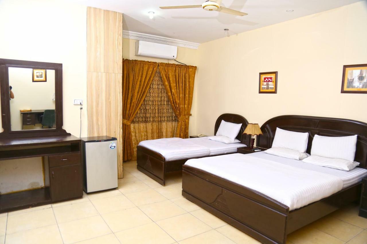 Luxury Inn Карачи Екстериор снимка