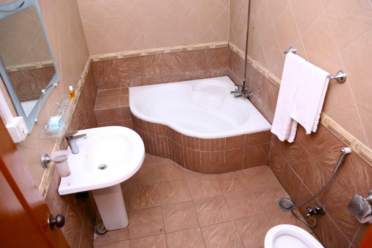 Luxury Inn Карачи Екстериор снимка