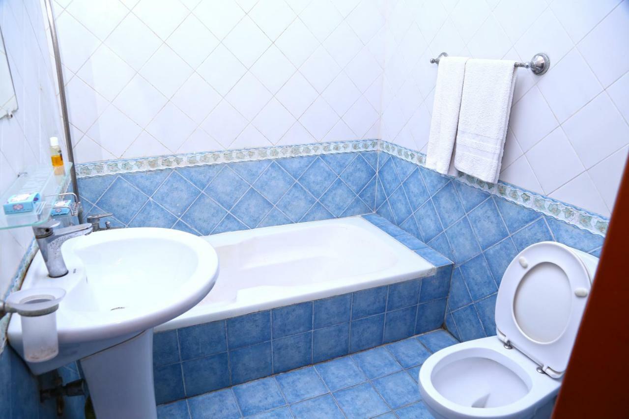 Luxury Inn Карачи Екстериор снимка
